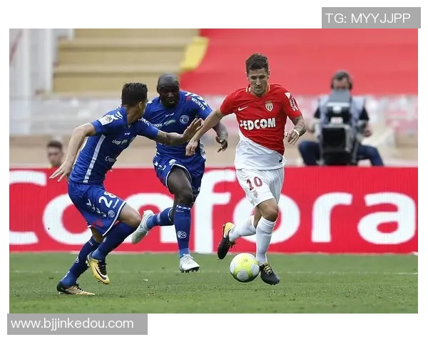 摩纳哥与尤文图斯激战成和比赛比分揭晓引发热议