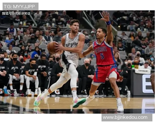 活塞与马刺的精彩对决回顾及赛后分析全景呈现