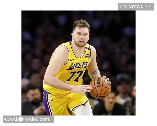 热火与湖人巅峰对决NBA经典赛事再掀高潮球迷热情高涨 热火与湖人巅峰对决NBA经典赛事再掀高潮球迷热情高涨